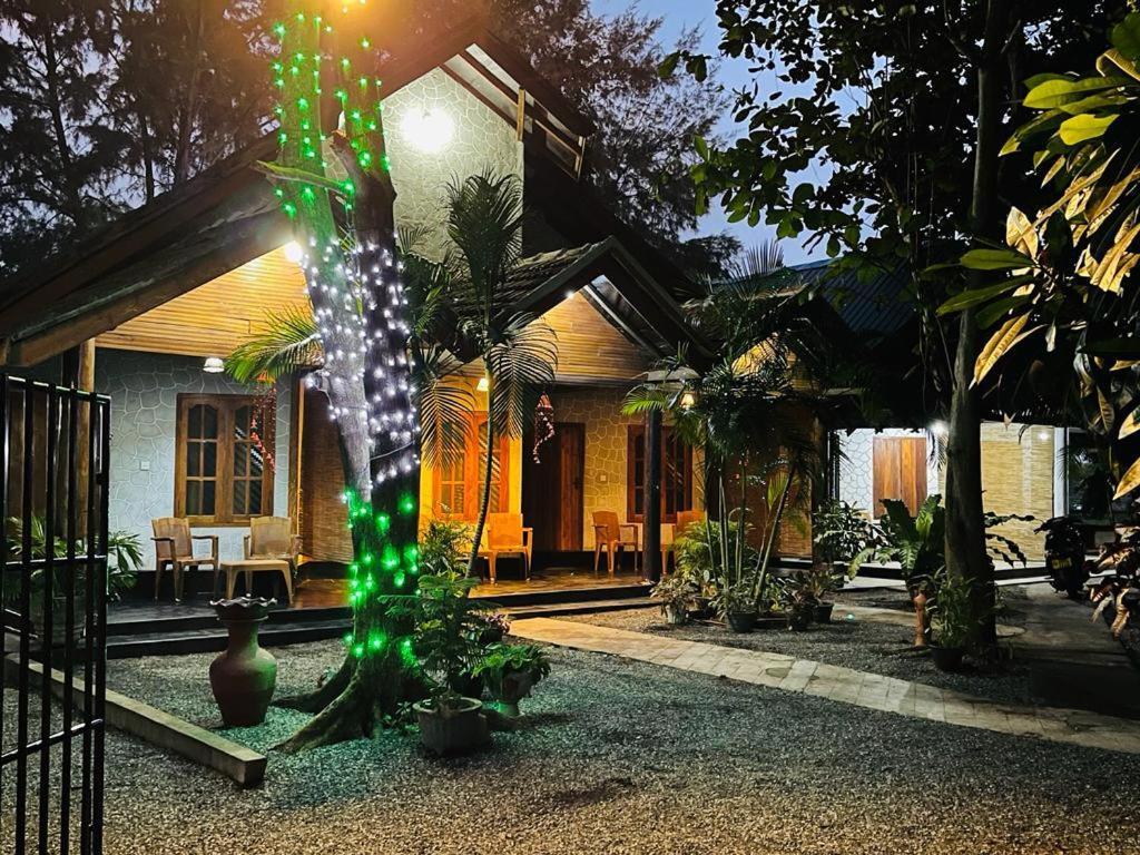 New Roy Guest House Kalkudah  Bagian luar foto