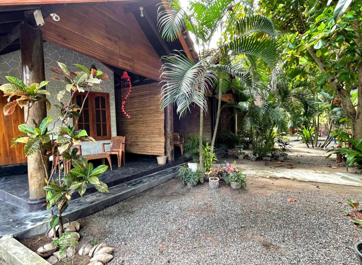 New Roy Guest House Kalkudah  Bagian luar foto